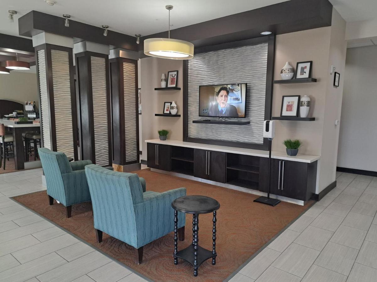 Holiday Inn Express Kenedy By Ihg Buitenkant foto