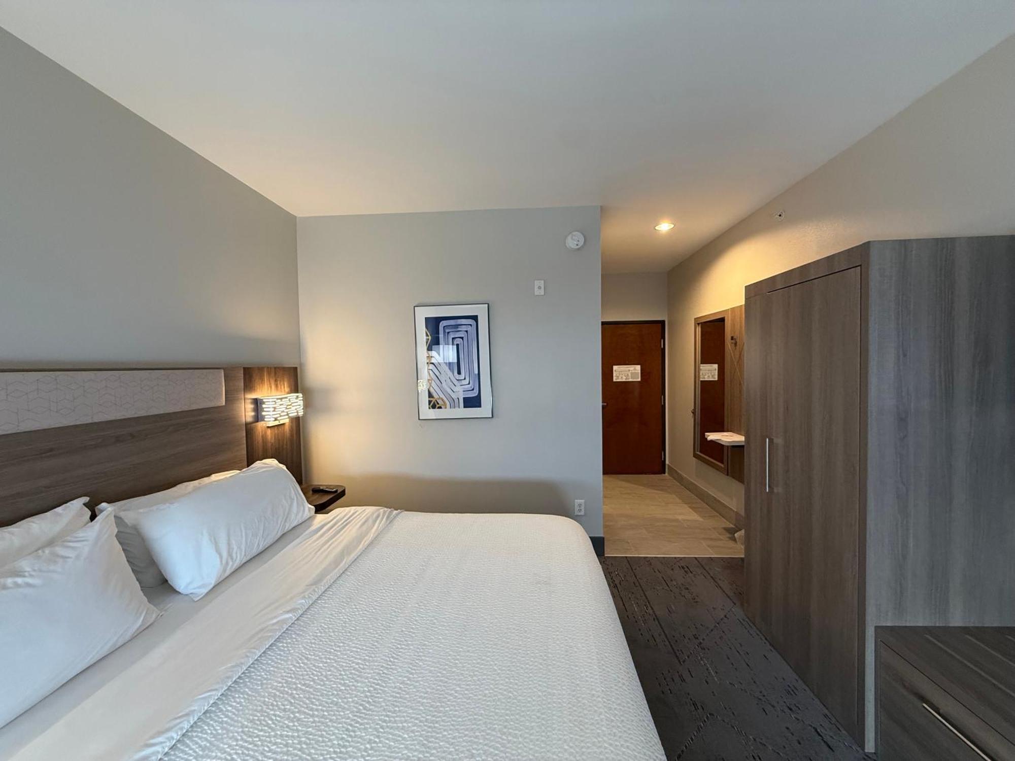 Holiday Inn Express Kenedy By Ihg Buitenkant foto