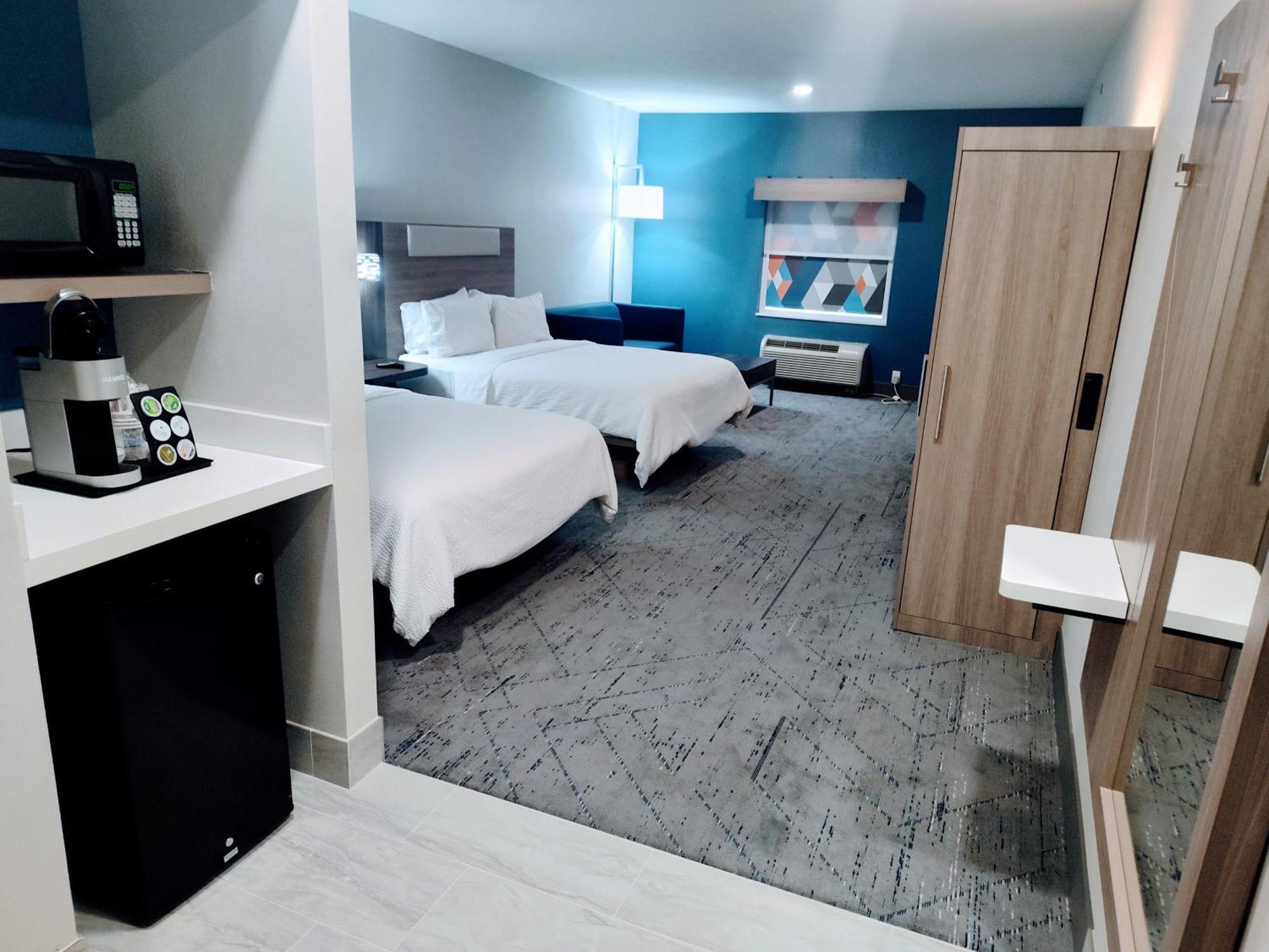 Holiday Inn Express Kenedy By Ihg Buitenkant foto