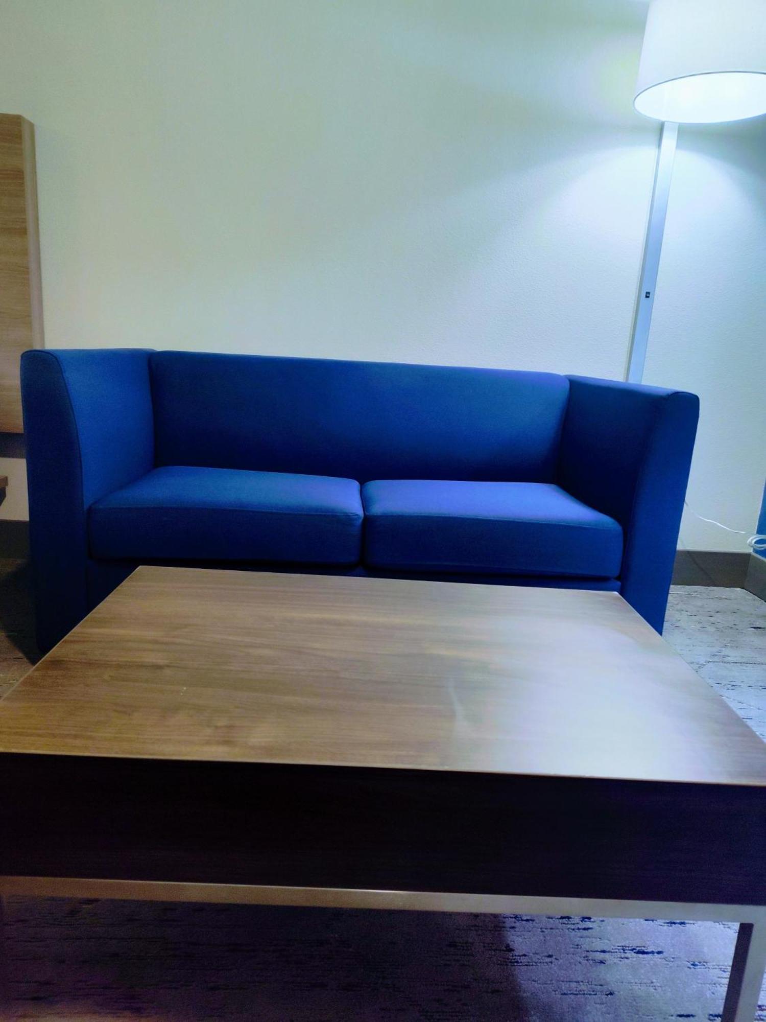 Holiday Inn Express Kenedy By Ihg Buitenkant foto